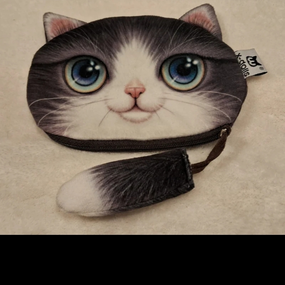 Charming Cat Face Wristlet - Black and White